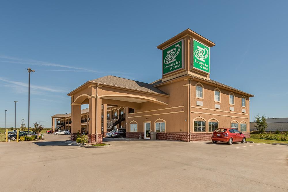 Executive Inn & Suites Cushing Exterior photo