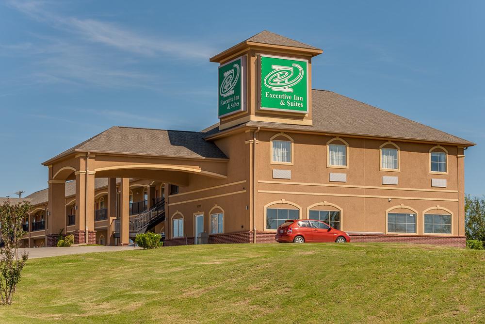 Executive Inn & Suites Cushing Exterior photo