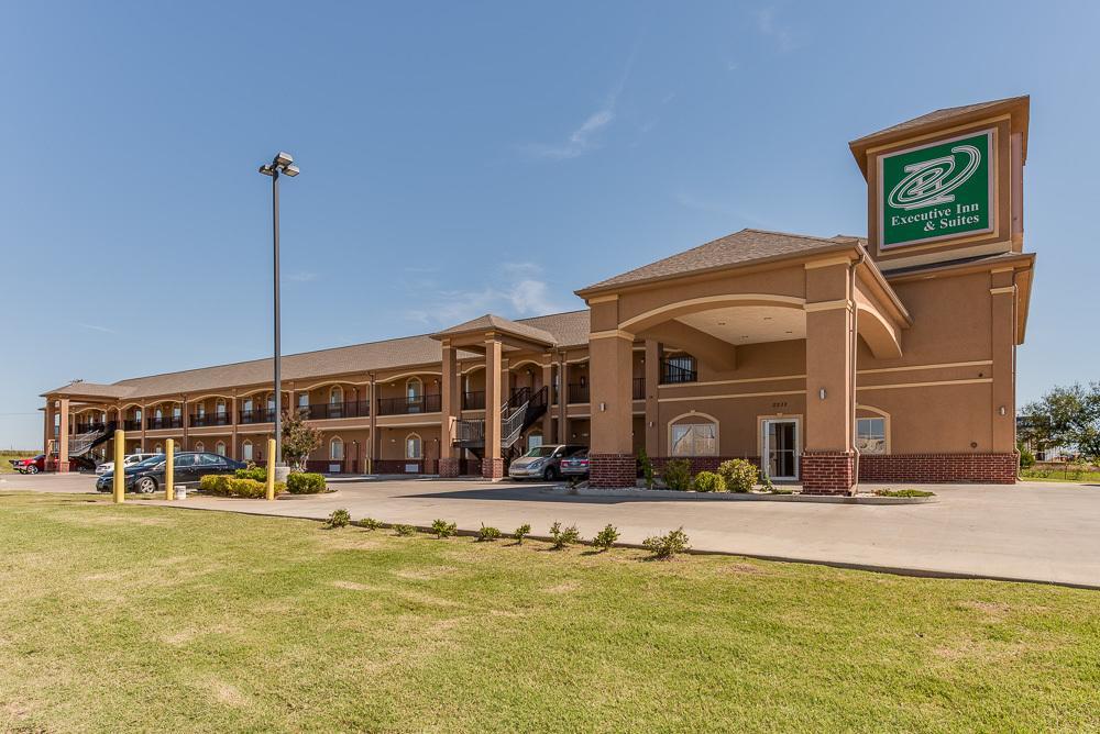 Executive Inn & Suites Cushing Exterior photo