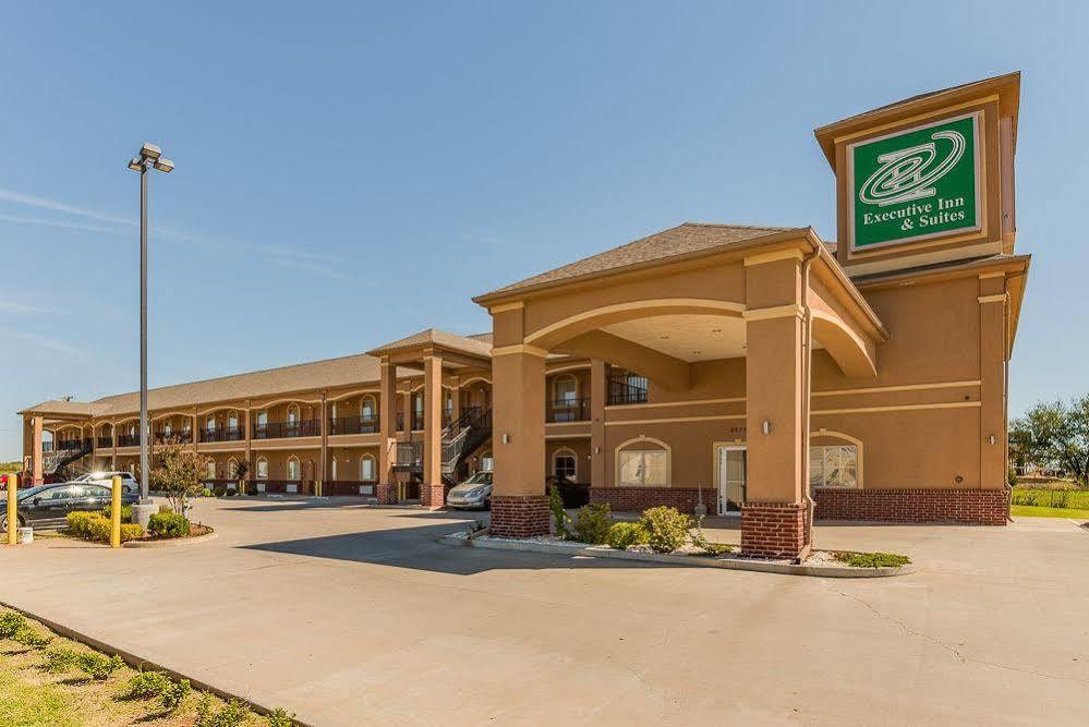 Executive Inn & Suites Cushing Exterior photo
